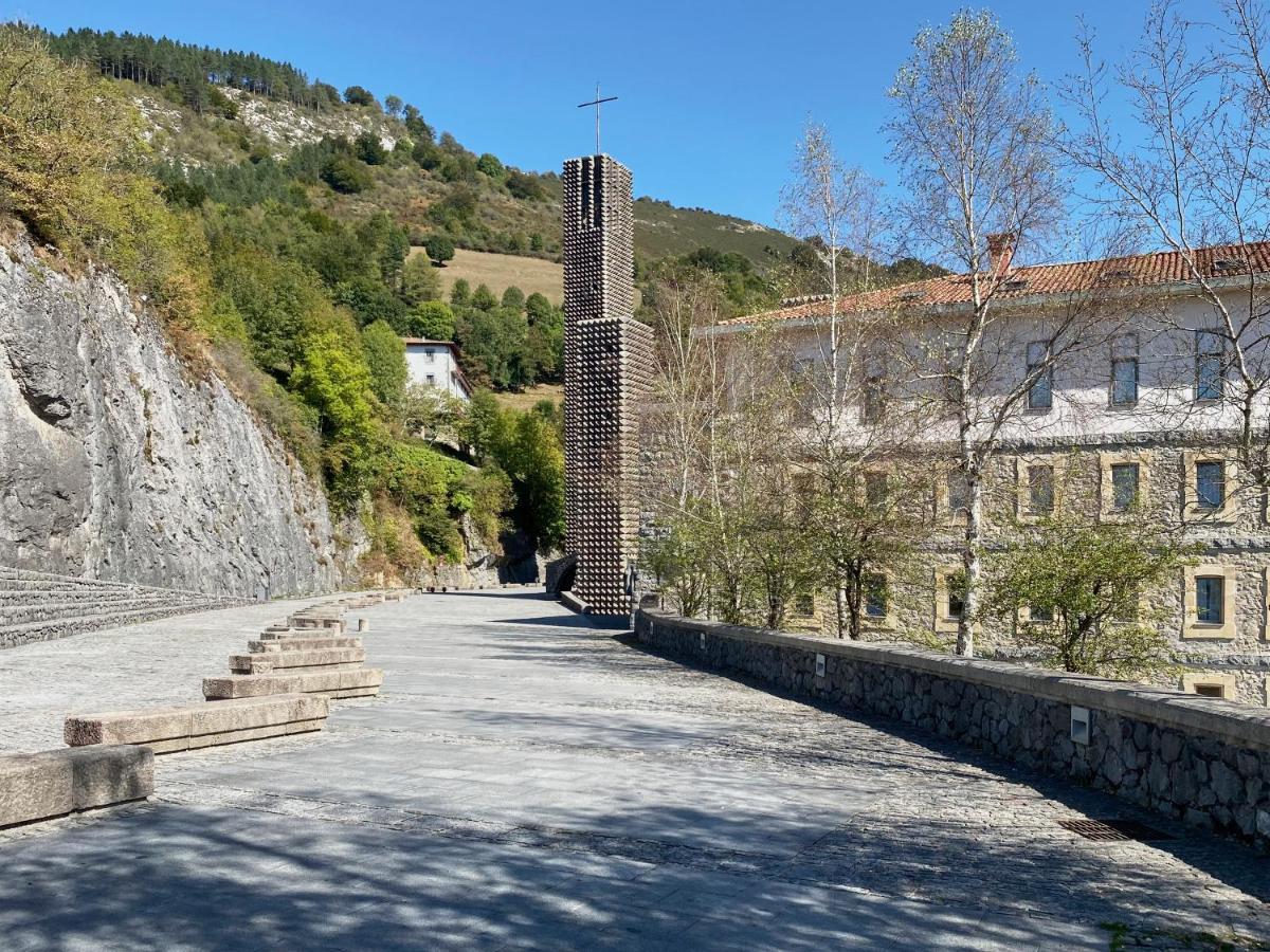 Iraipe Santuario De Arantzazu Hotel Oñate Exteriér fotografie