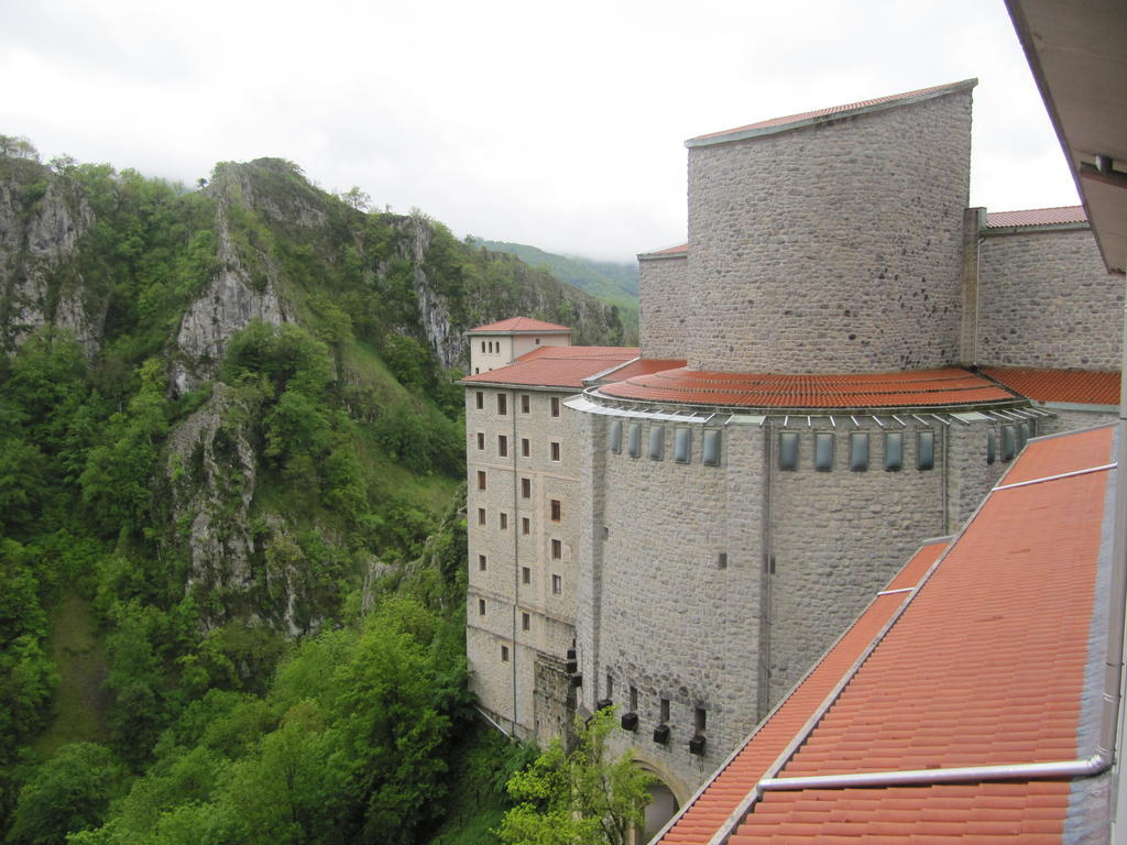 Iraipe Santuario De Arantzazu Hotel Oñate Exteriér fotografie